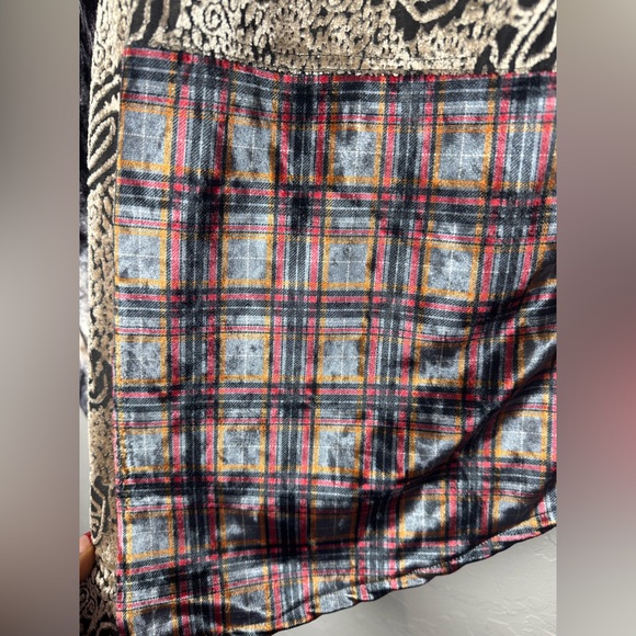 Gimmicks by BKE Limited Edition Multicolor Floral Velvet Cardigan Size Large - Picture 7 of 16